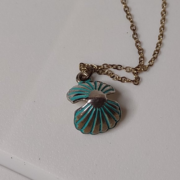 Clam Shell With Faux Pearl Pendant Necklace Adjustable 18 To 20 Inches Long - Picture 7 of 12